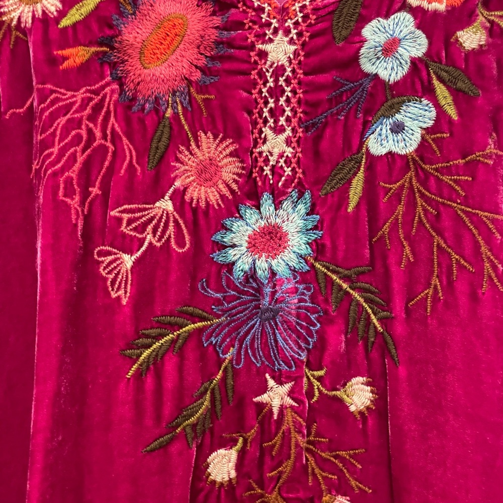 JOHNNY WAS Embroidered Velvet V-Neck Women's Top - Fuchsia - Picture 4 of 8